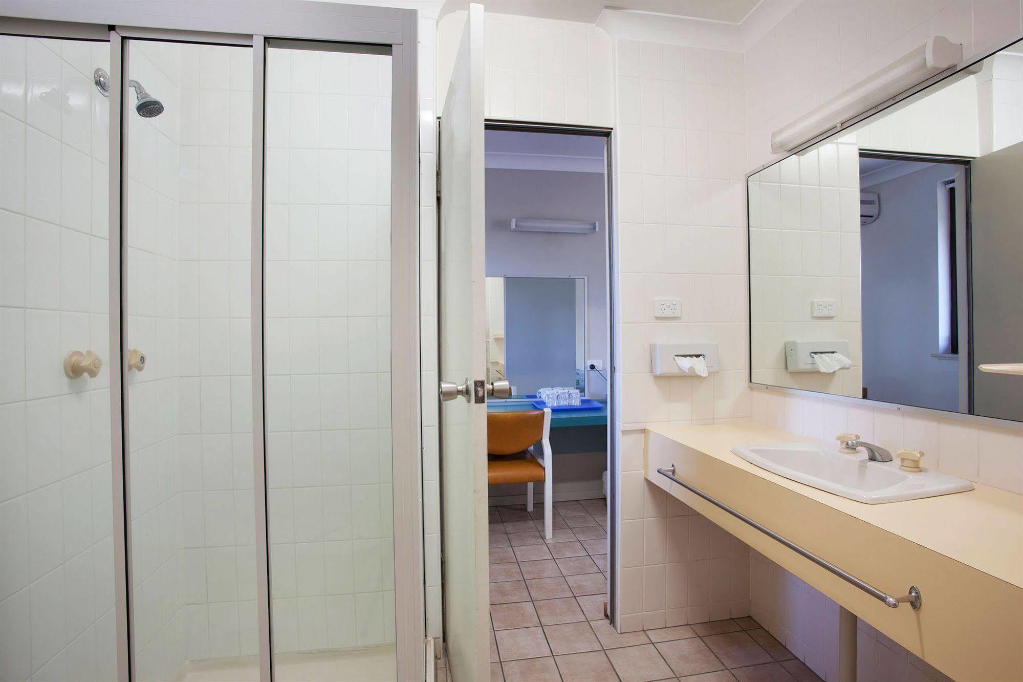 Vale Hotel Townsville Buitenkant foto
