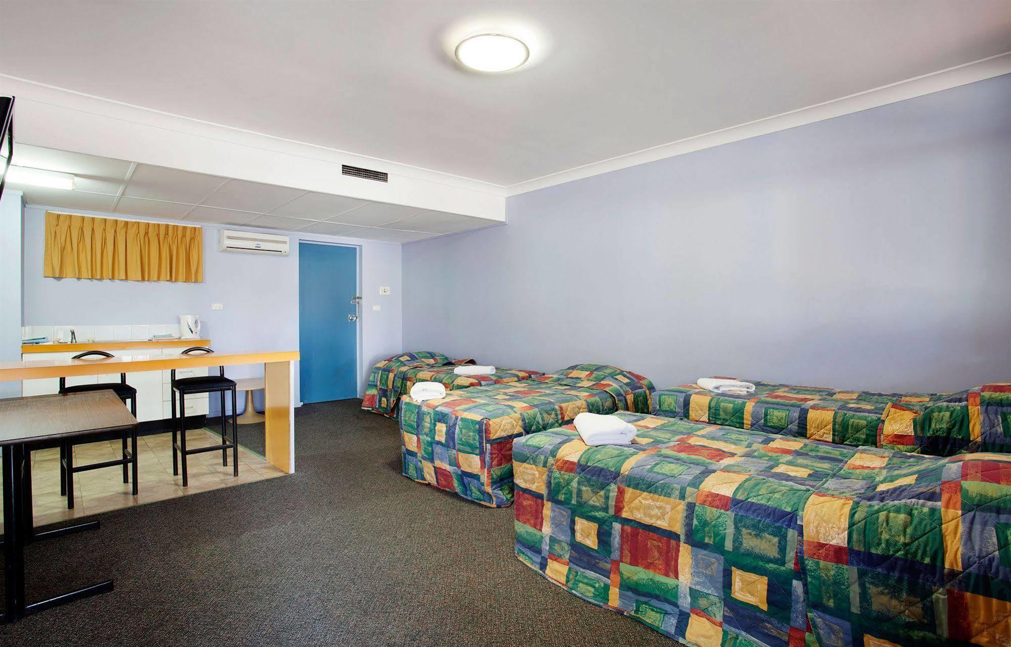 Vale Hotel Townsville Buitenkant foto