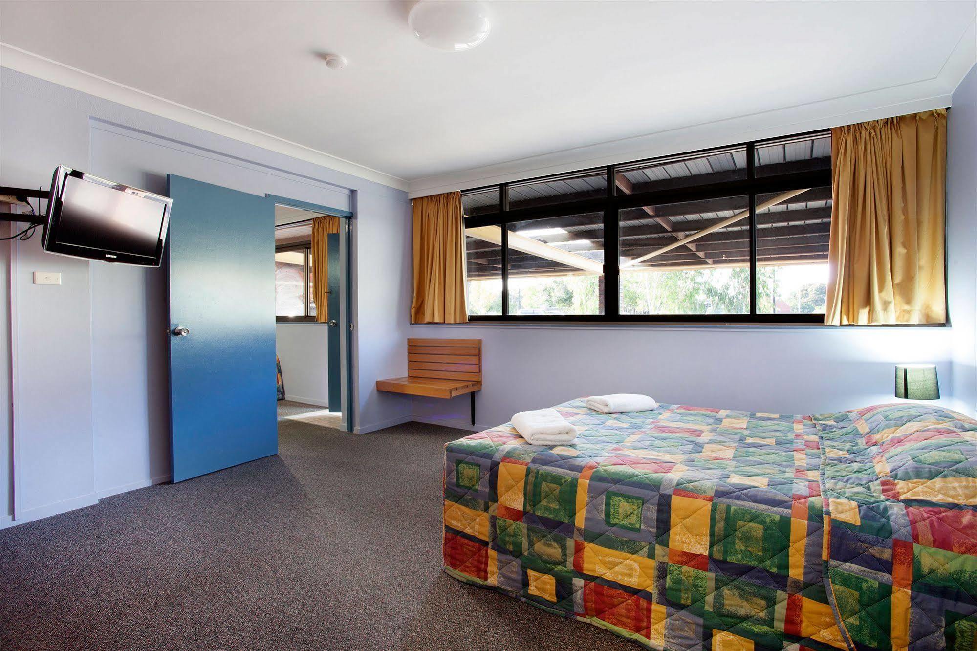 Vale Hotel Townsville Buitenkant foto